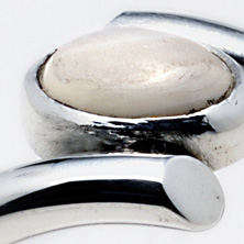 Oval mother of pearl stone set in a twist 